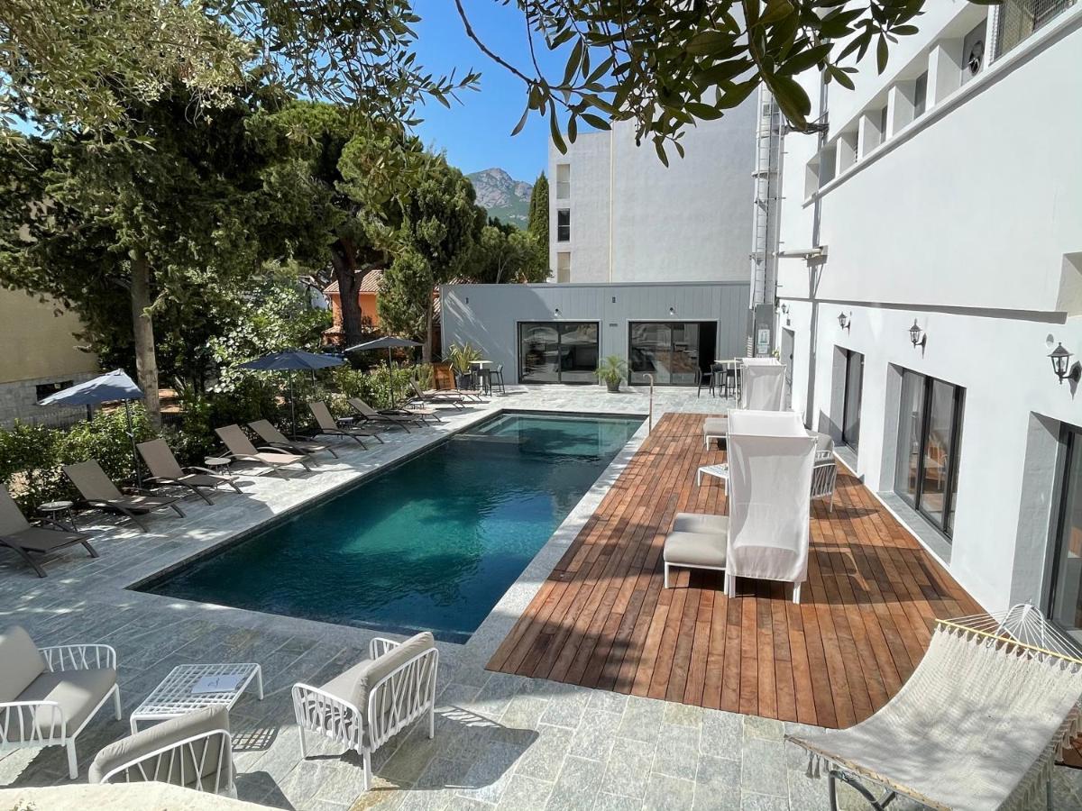 Best Western Hotel Casa Bianca, Piscine Interieure Et Exterieure Кальви Экстерьер фото